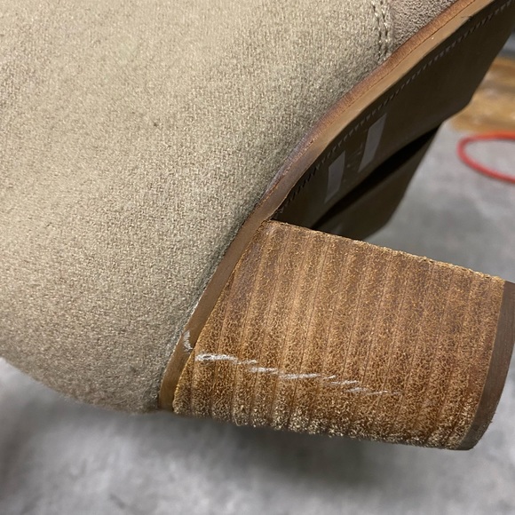 Toms | EUC size 7 lace up Lunata bootie in Desert Taupe Suede - Picture 6 of 6